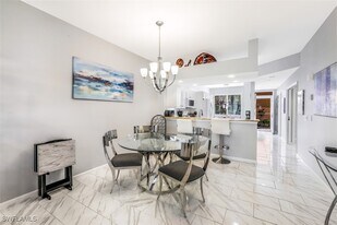 2365 Bayou Ln in Naples, FL - Building Photo