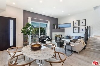 1002 N Hudson Ave in Los Angeles, CA - Building Photo - Building Photo