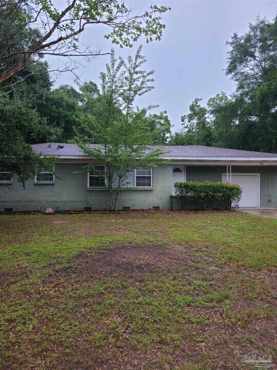 6666 Allyn Way in Pensacola, FL - Foto de edificio