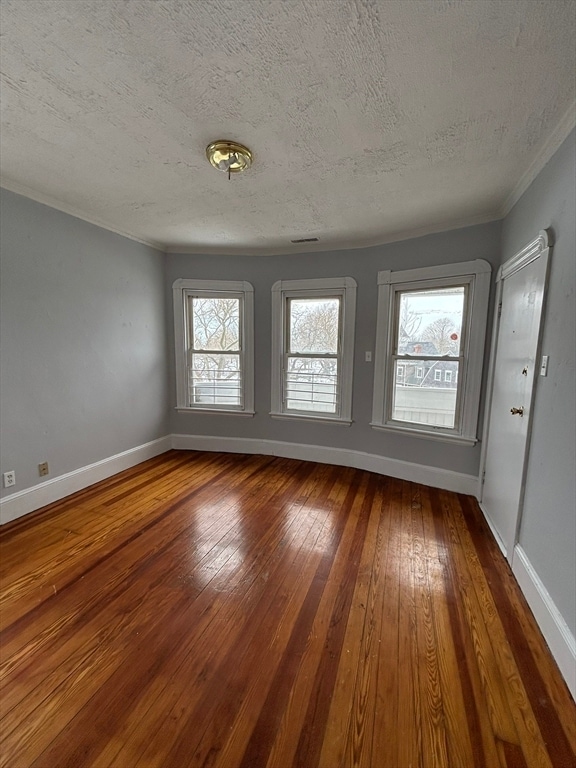 588 Brock Ave in New Bedford, MA - Building Photo - Building Photo