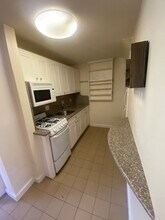 90 Elm St, Unit R in Newton, MA - Building Photo - Building Photo