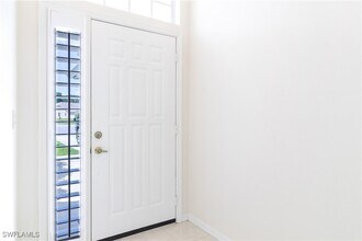 687 Melville Ct, Unit 11 in Naples, FL - Building Photo - Building Photo
