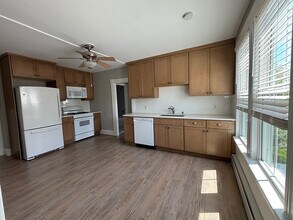 206 Echo Lake Rd in Watertown, CT - Foto de edificio - Building Photo