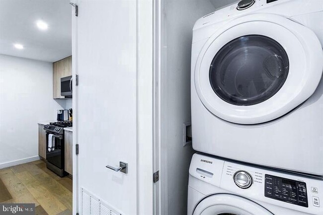 1806 I St NE in Washington, DC - Foto de edificio - Building Photo