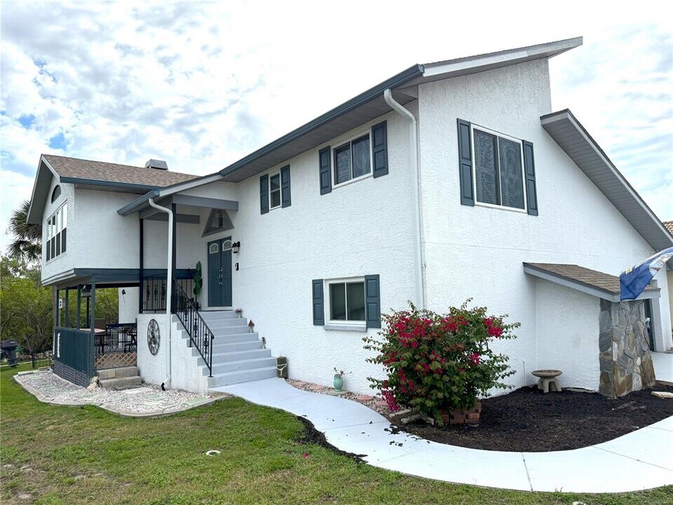 4560 Rickover Ct in New Port Richey, FL - Building Photo