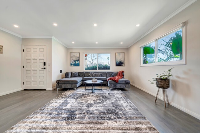 23720 Archwood St in Los Angeles, CA - Building Photo - Building Photo