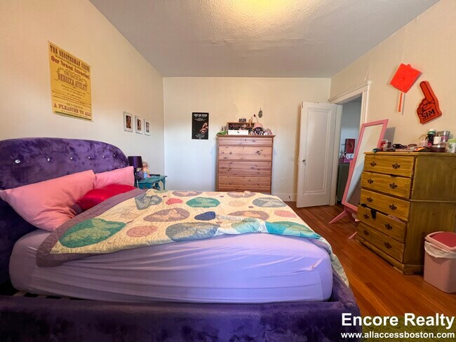 124 Washington St, Unit 2 in Boston, MA - Foto de edificio - Building Photo