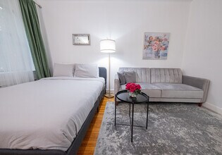 328 E 74th St in New York, NY - Building Photo - Building Photo