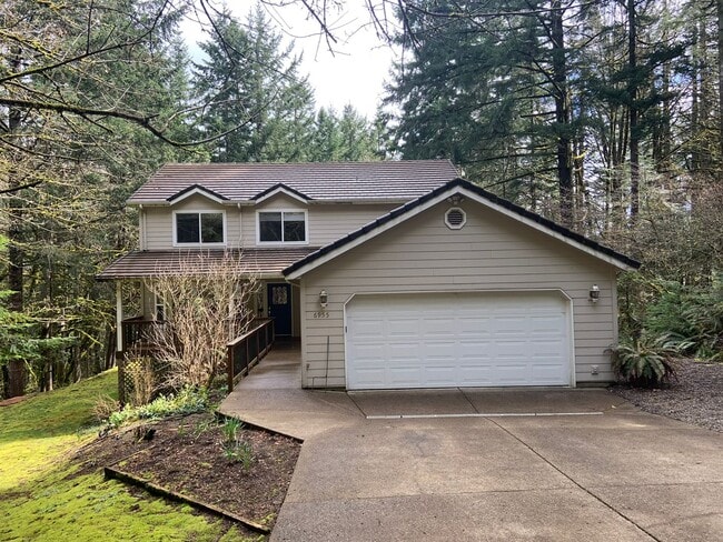 property at 6955 NW Pinot Pl