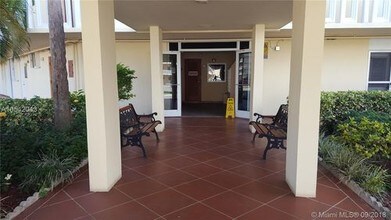 2930 Point E Dr-Unit -E308 in Aventura, FL - Building Photo - Building Photo