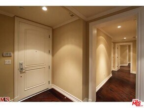 8612 Burton Way in Los Angeles, CA - Building Photo - Building Photo
