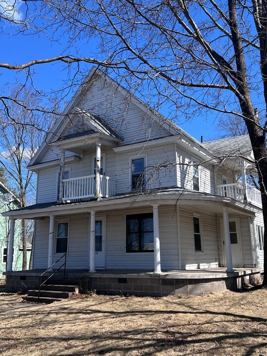 820 10th St E in Menomonie, WI - Building Photo