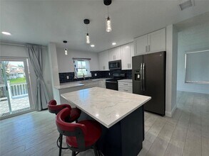 7481 Santa Monica Dr in Margate, FL - Building Photo - Building Photo