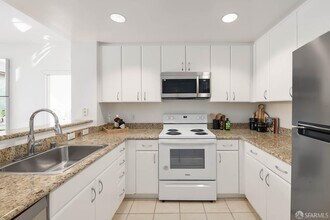 250 King St in San Francisco, CA - Foto de edificio - Building Photo