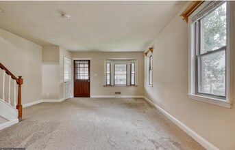 1035 Arncliffe Rd in Essex, MD - Foto de edificio - Building Photo