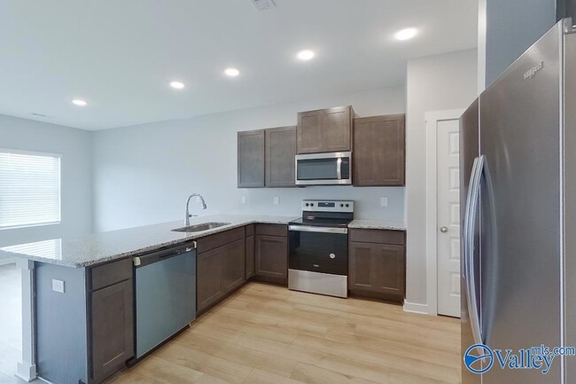 6103 Stonewater Ct in Huntsville, AL - Foto de edificio - Building Photo