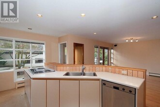 551X Trafalgar St in Vancouver, BC - Building Photo - Building Photo