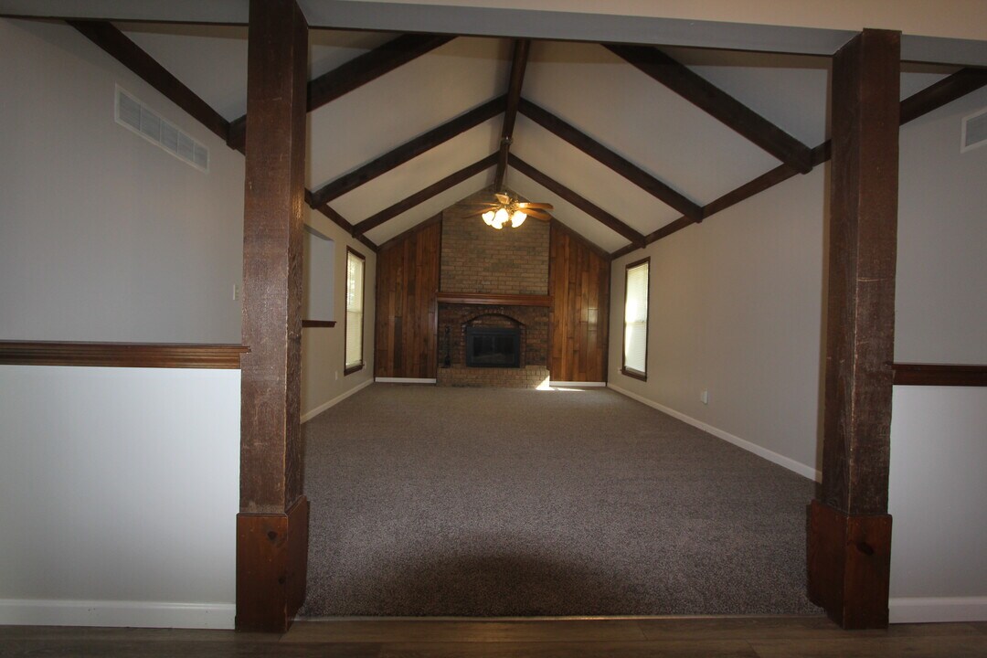 2208 NW 11th St in Blue Springs, MO - Building Photo