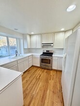 1009 Juanita Way in Central Point, OR - Building Photo - Building Photo