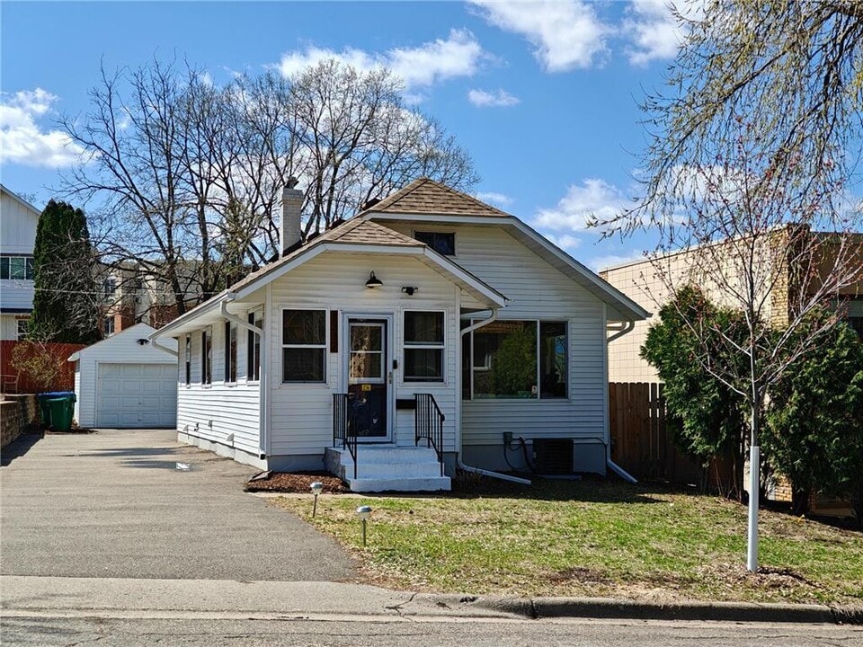 1332 Jersey Ave S in Minneapolis, MN - Building Photo