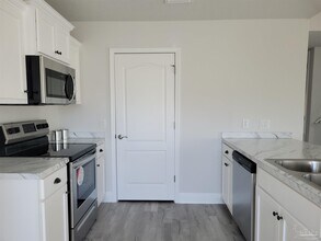 384 Hilburn Ln in Pensacola, FL - Building Photo - Building Photo