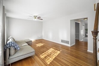 6 Hoagland Ct in Bridgewater, NJ - Building Photo - Building Photo