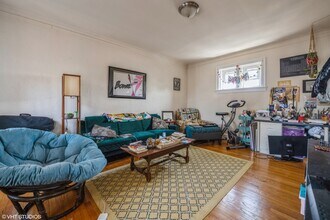 5425 W Montrose Ave in Chicago, IL - Building Photo - Building Photo