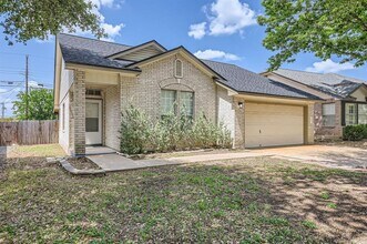 2451 Roundabout Ln in Round Rock, TX - Building Photo - Building Photo