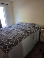 287 W Avenida De Las Flores in Thousand Oaks, CA - Building Photo