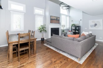 1201 W Diversey Pkwy in Chicago, IL - Building Photo - Building Photo