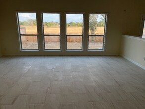 1076 Zeus Cir in Round Rock, TX - Foto de edificio - Building Photo