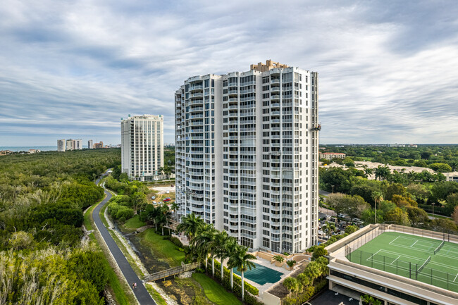 St. Laurent at Waterpark Place Condos in Naples, FL - Foto de edificio - Building Photo