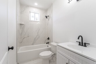 Najibe Gardens Phase II in Hollywood, FL - Foto de edificio - Building Photo