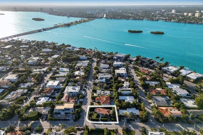 10110 E Broadview Dr in Bay Harbor Islands, FL - Building Photo - Building Photo