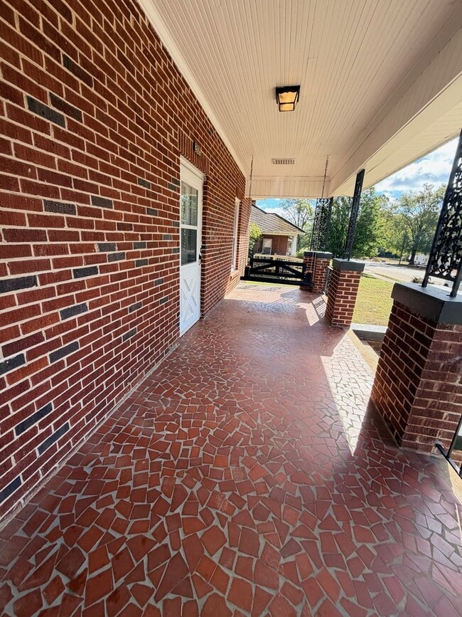 205 Saluda St in Ninety Six, SC - Building Photo - Building Photo