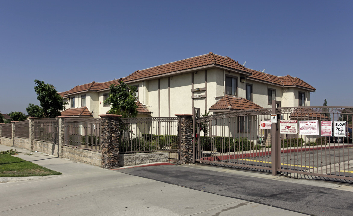 Fontana Avenue Apartments in Fontana, CA - Building Photo