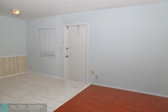 5881 NE 18th Ave in Fort Lauderdale, FL - Foto de edificio - Building Photo