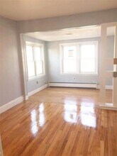 62 Woods Ave, Unit 2 in Somerville, MA - Foto de edificio - Building Photo