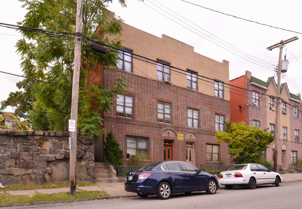 Ridge Avenue in Yonkers, NY - Foto de edificio