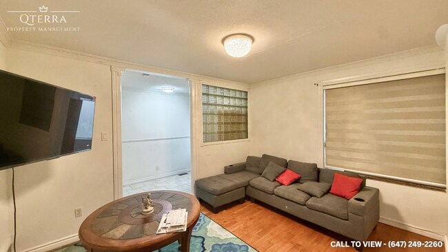 7101 Minotola Av in Mississauga, ON - Building Photo - Building Photo