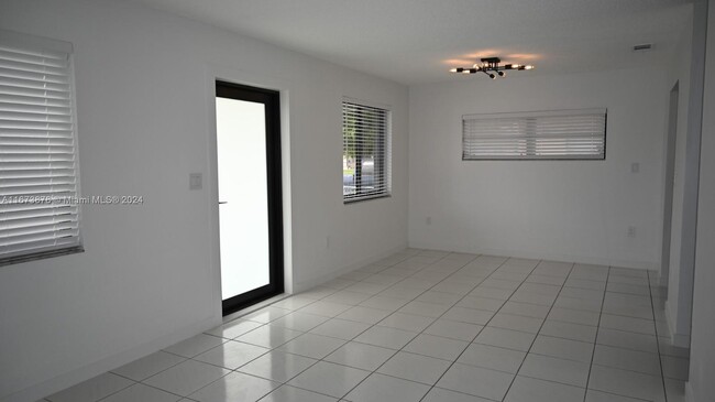 2837 SW 23rd Terrace in Miami, FL - Foto de edificio - Building Photo