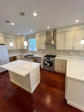 33 Robinson St, Unit 1 in Boston, MA - Building Photo - Building Photo