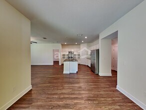 233 Crestrun Loop in Leesburg, FL - Foto de edificio - Building Photo