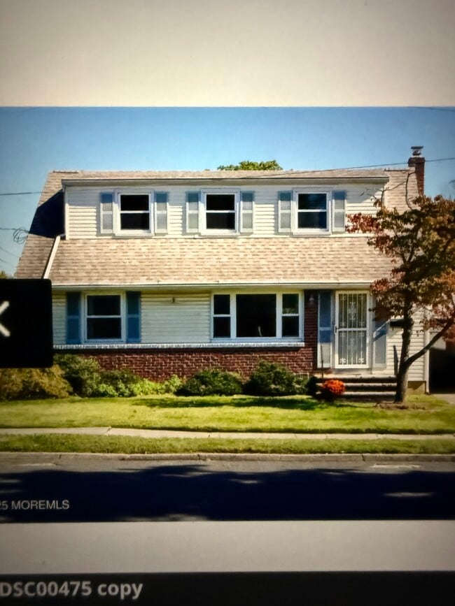 property at 27 Runyon Ave