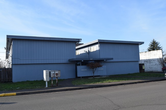 Shade Tree Court in Eugene, OR - Building Photo - Building Photo