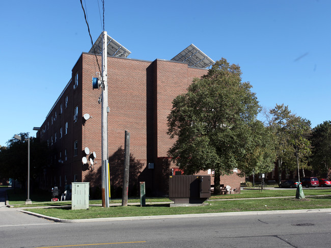 Arleta Manor in Toronto, ON - Building Photo - Building Photo