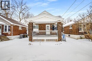 3425 Baby St in Windsor, ON - Building Photo