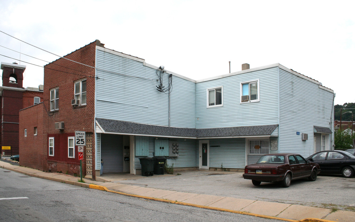 3-5 Hanover St in Glen Rock, PA - Building Photo