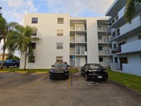 1221 SW 122nd Ave in Miami, FL - Building Photo - Building Photo