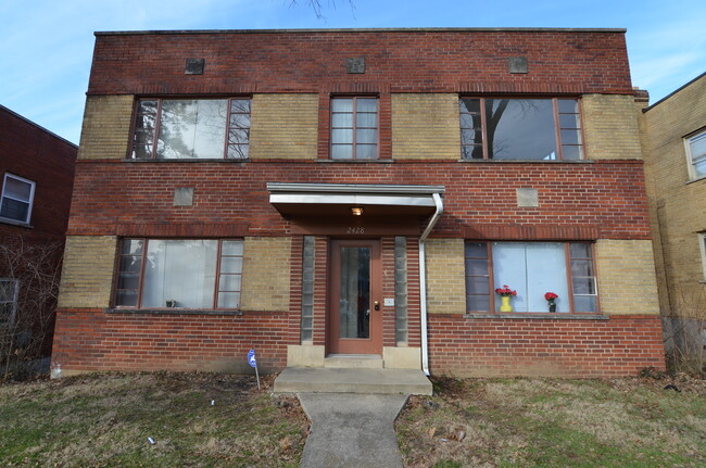 2428 Losantiville Ave, Unit 4 in Cincinnati, OH - Foto de edificio - Building Photo